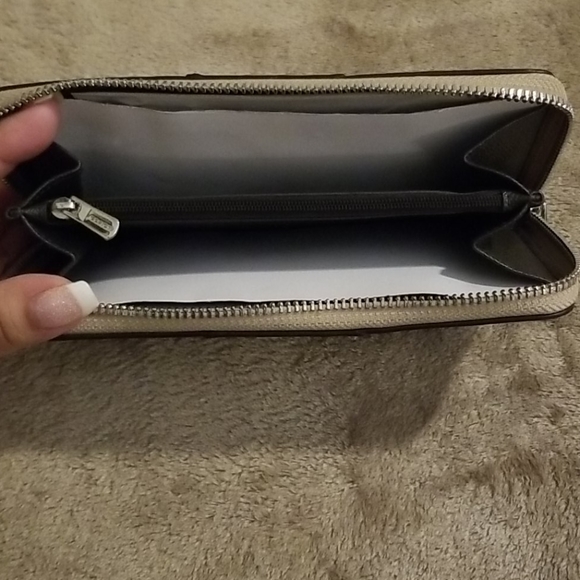 Coach Wallet - Picture 3 of 9
